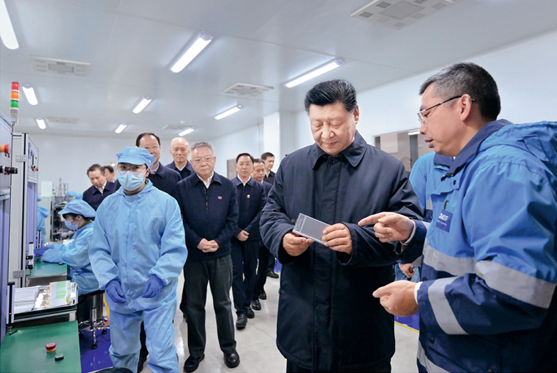 2024年3月18日至21日，中共中央总书记、国家主席、中央军委主席习近平在湖南考察。这是18日下午，习近平在中德合资企业巴斯夫杉杉电池材料有限公司考察。 新华社记者 谢环驰/摄